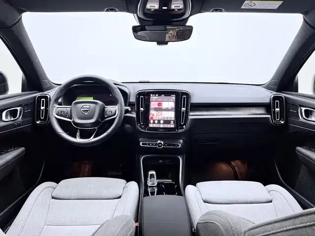 Volvo XC40 NEV — фото 10
