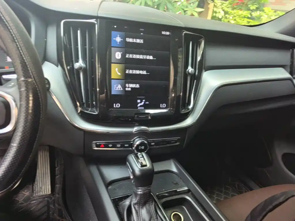 Volvo XC60 — фото 13
