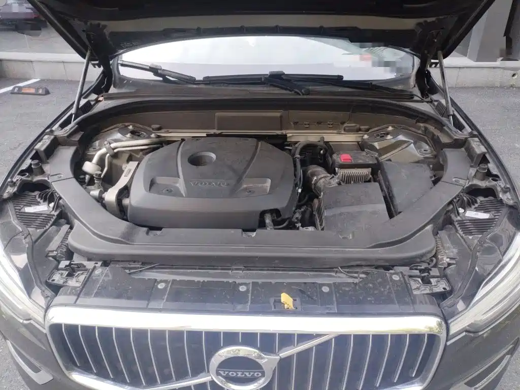 Volvo XC60 — фото 11