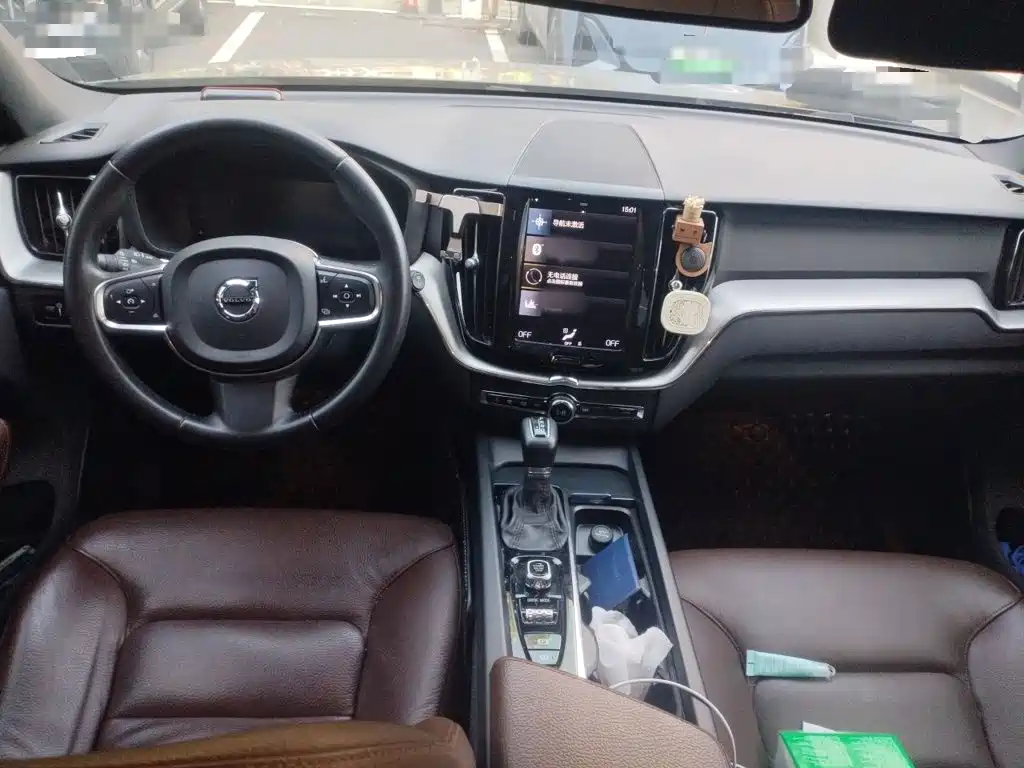 Volvo XC60 — фото 13