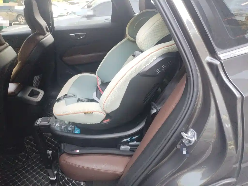 Volvo XC60 — фото 15