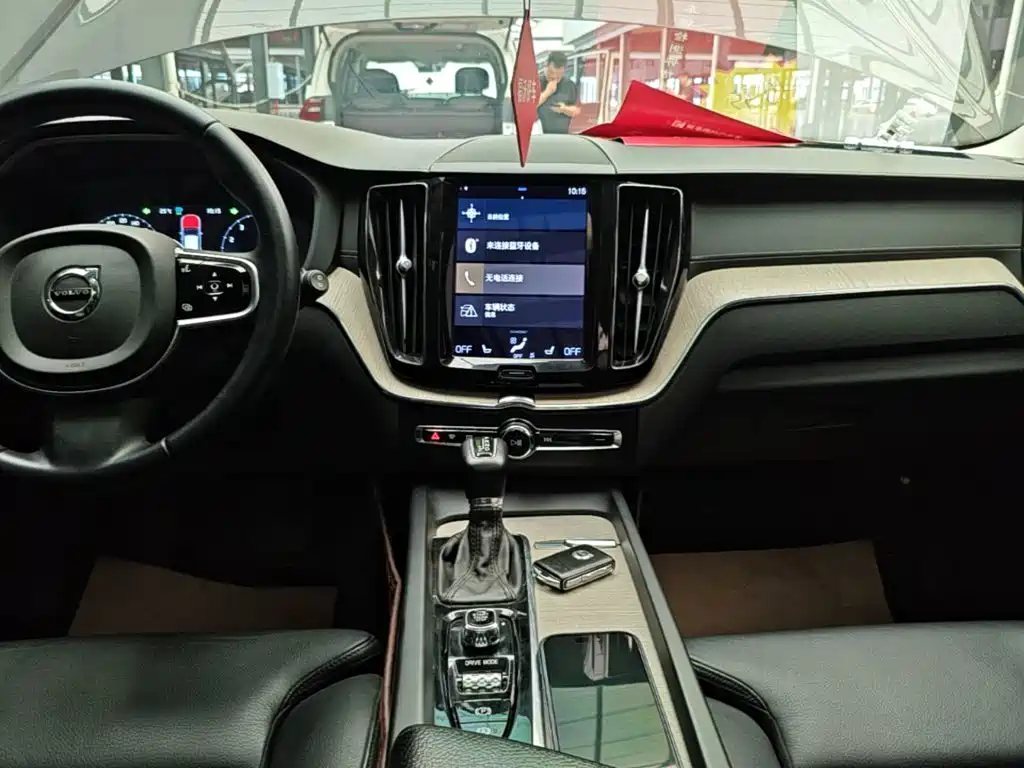 Volvo XC60 — фото 13