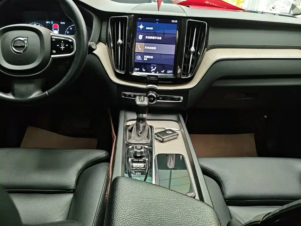 Volvo XC60 — фото 14