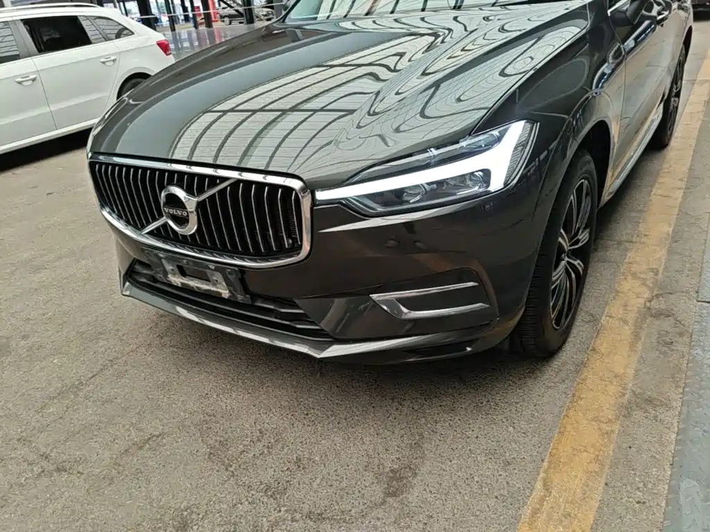 Volvo XC60 — фото 24