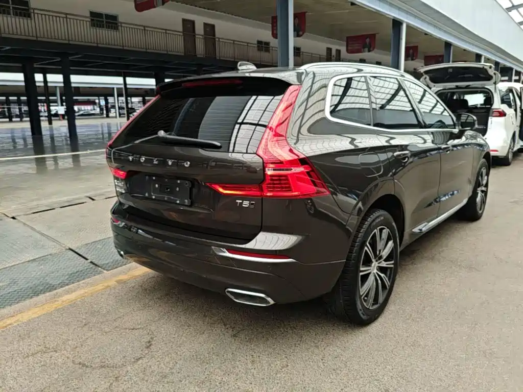 Volvo XC60 — фото 7