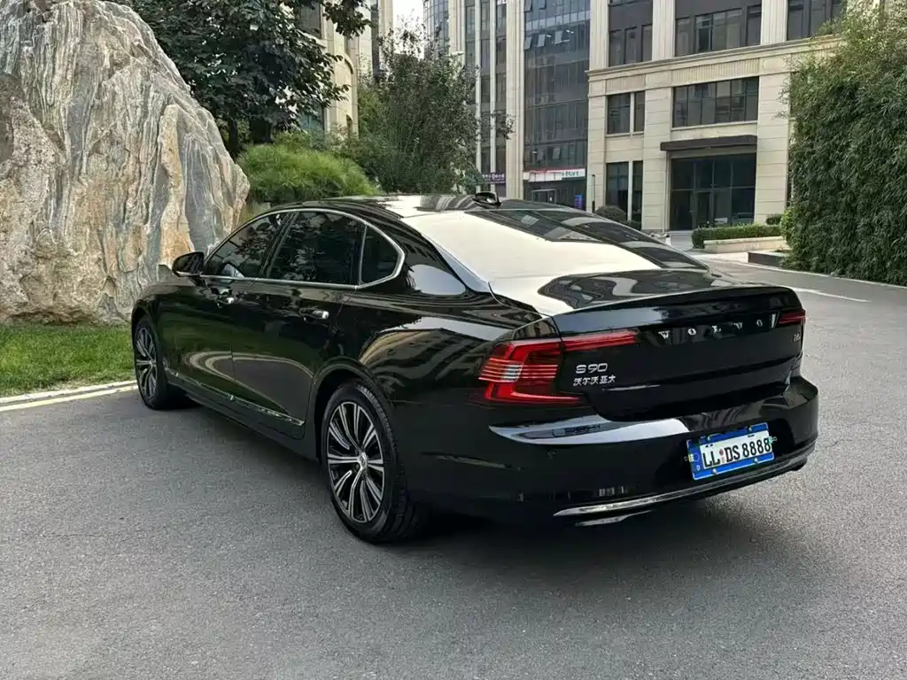 Volvo S90 — фото 9