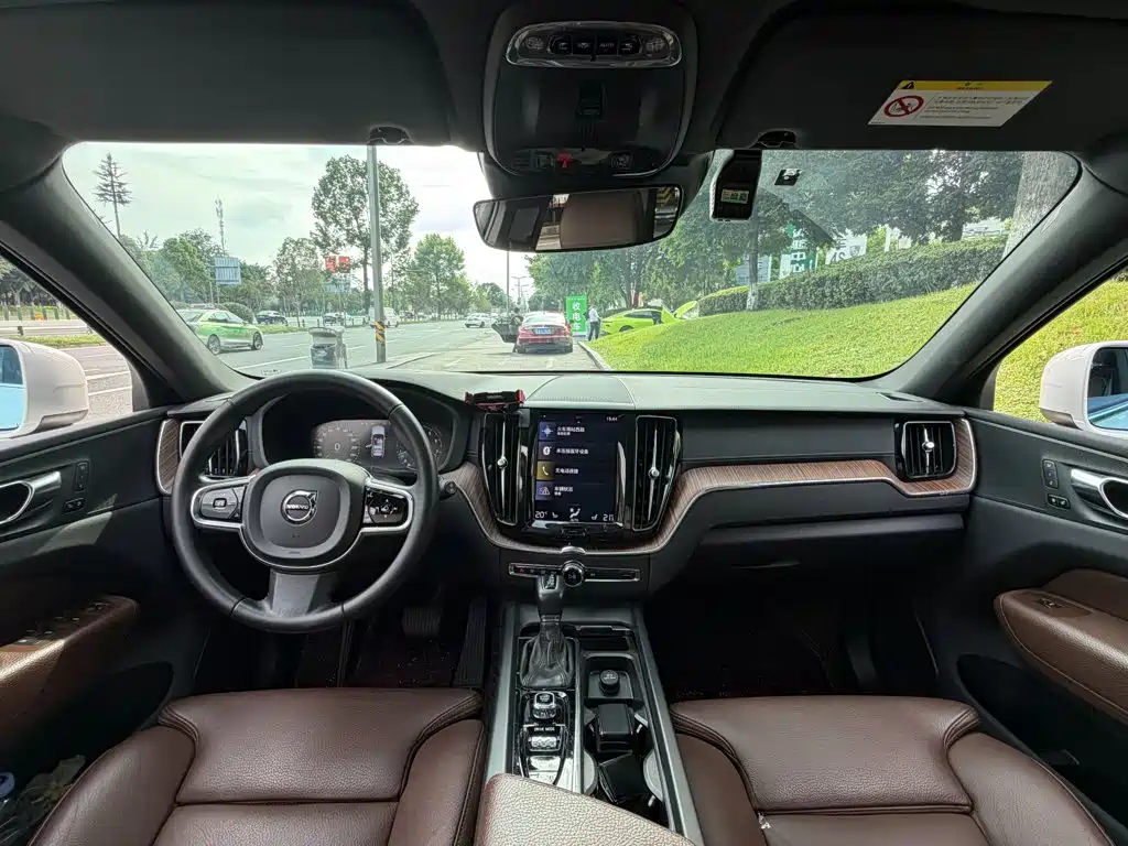 Volvo XC60 — фото 13