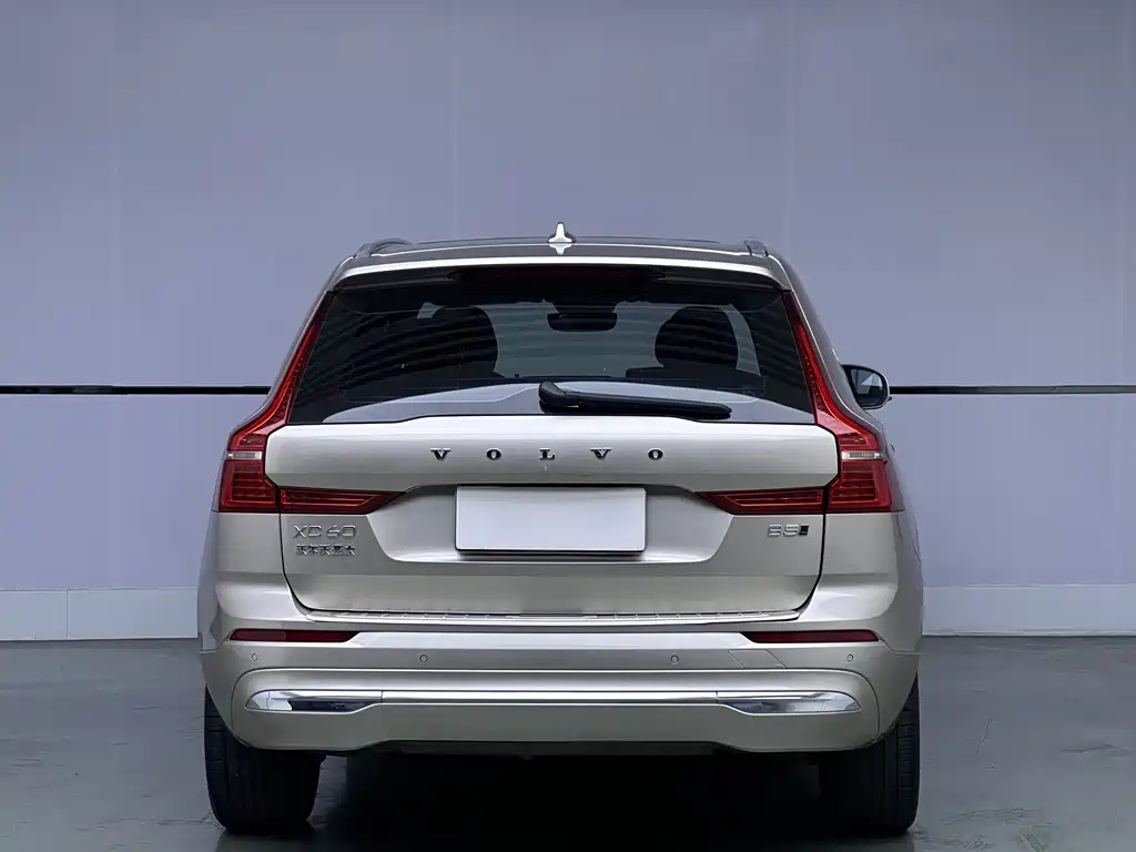 Volvo XC60 — фото 5