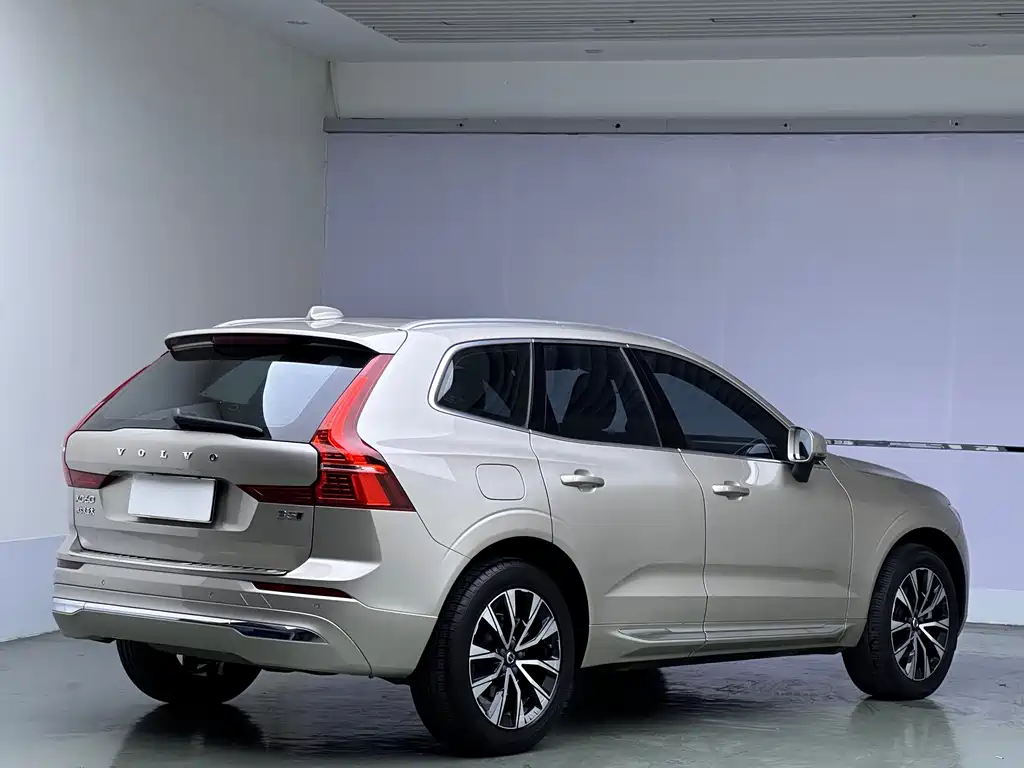 Volvo XC60 — фото 6