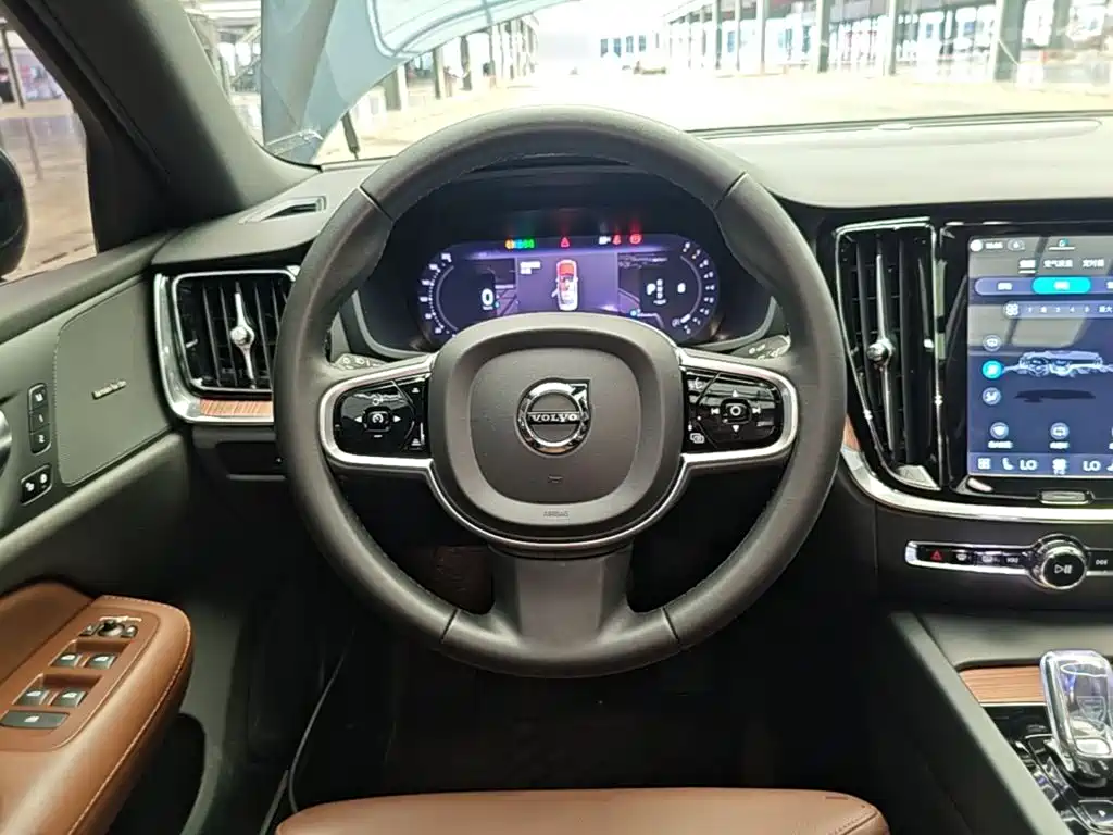 Volvo S60 — фото 11