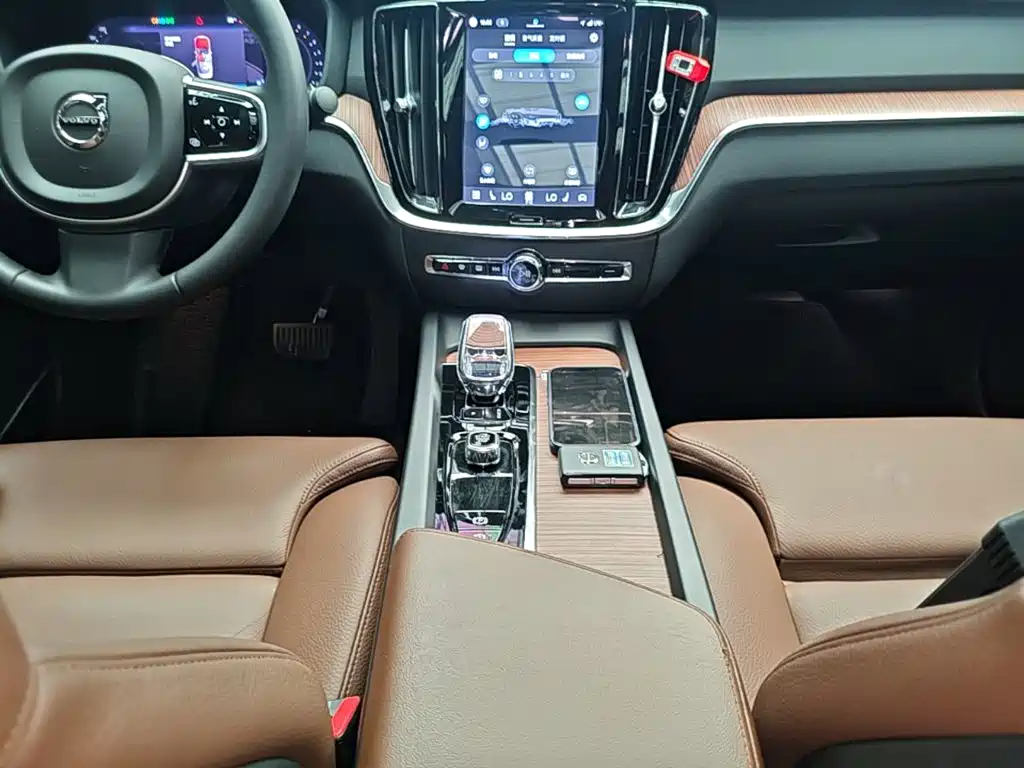 Volvo S60 — фото 14