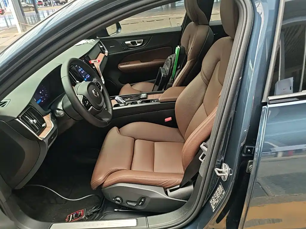 Volvo S60 — фото 15