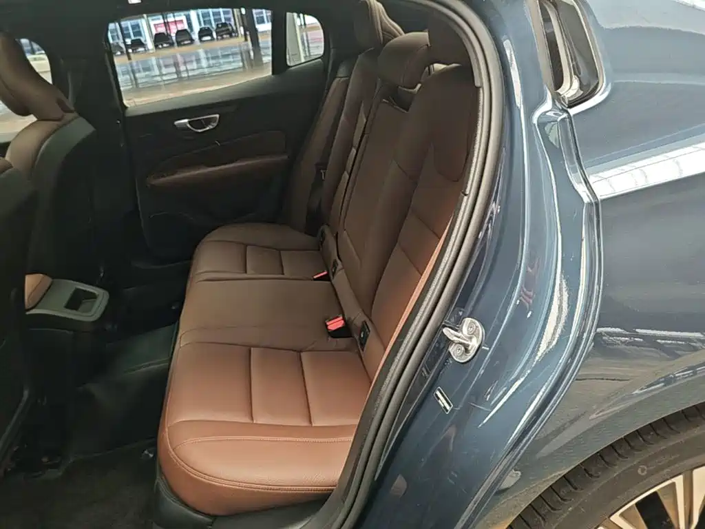 Volvo S60 — фото 17