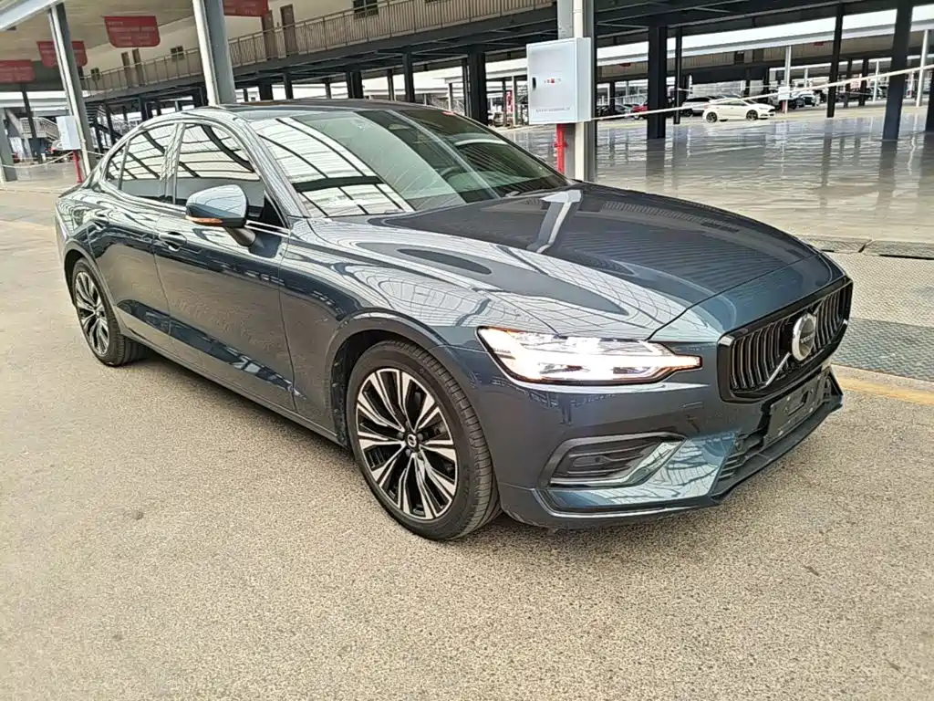 Volvo S60 — фото 4