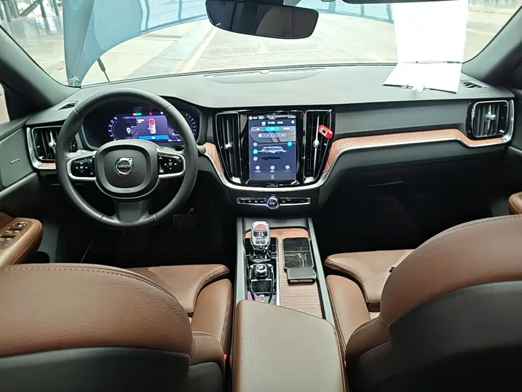 Volvo S60 — фото 10