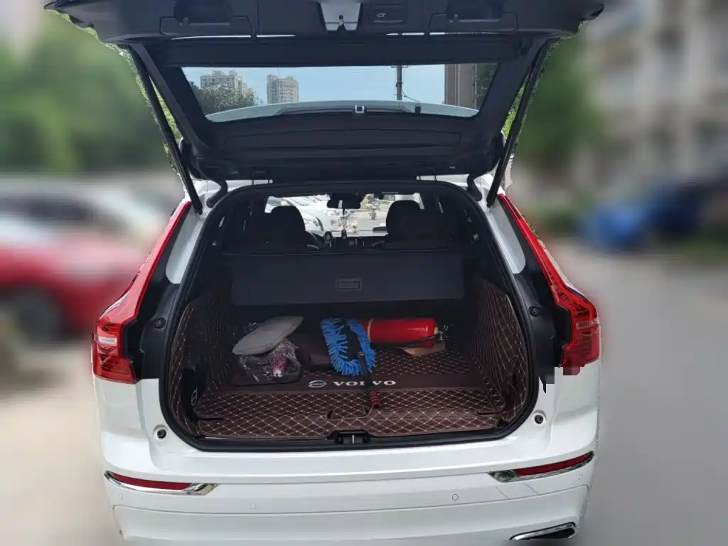 Volvo XC60 — фото 20
