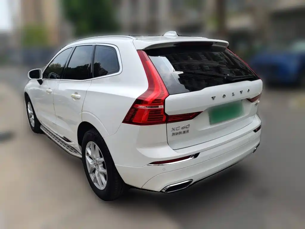 Volvo XC60 — фото 4