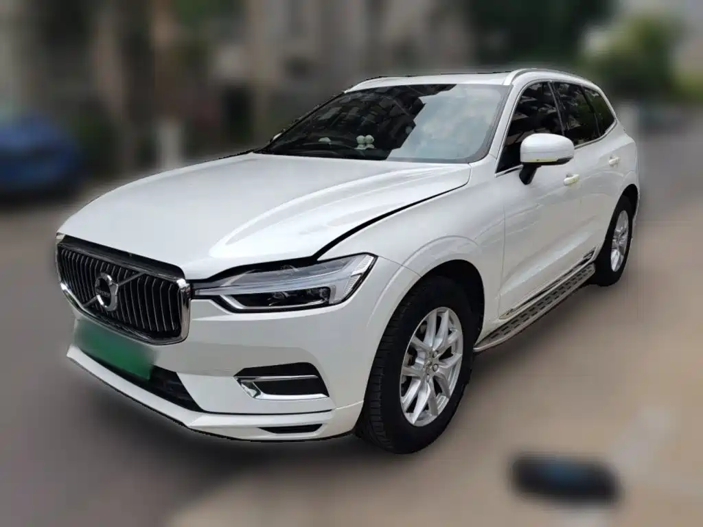 Volvo XC60 — фото 1