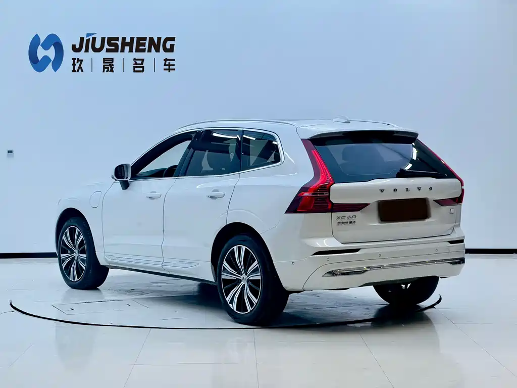 Volvo XC60 PHEV — фото 24