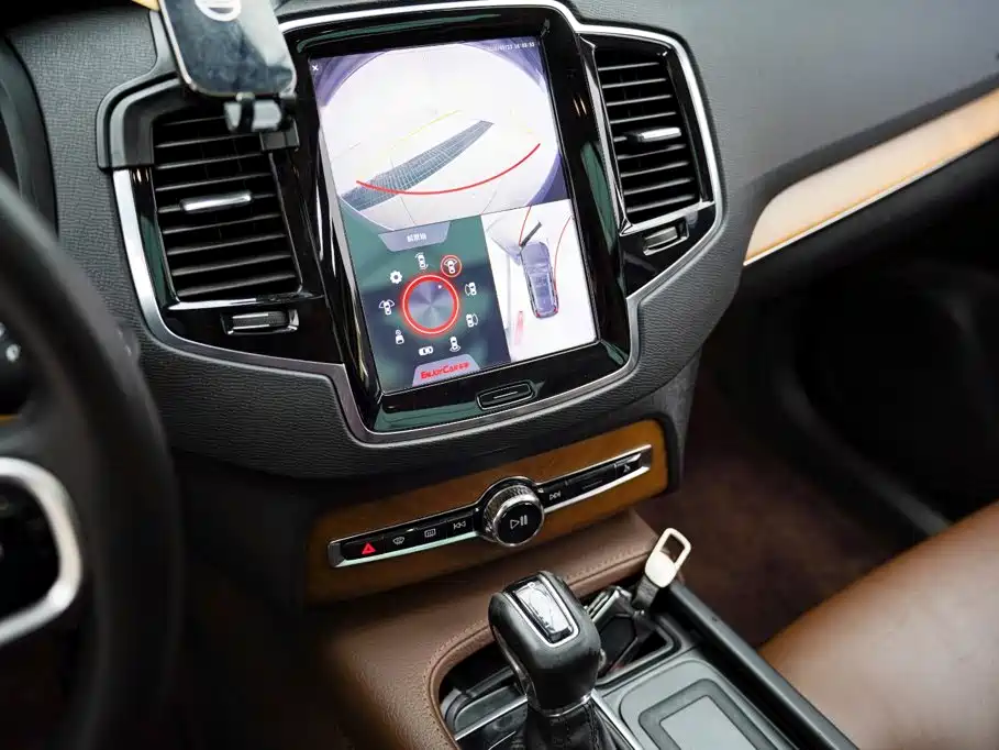 Volvo XC90 — фото 11