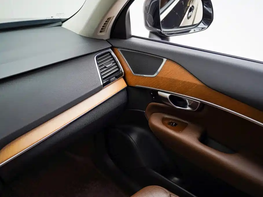 Volvo XC90 — фото 13