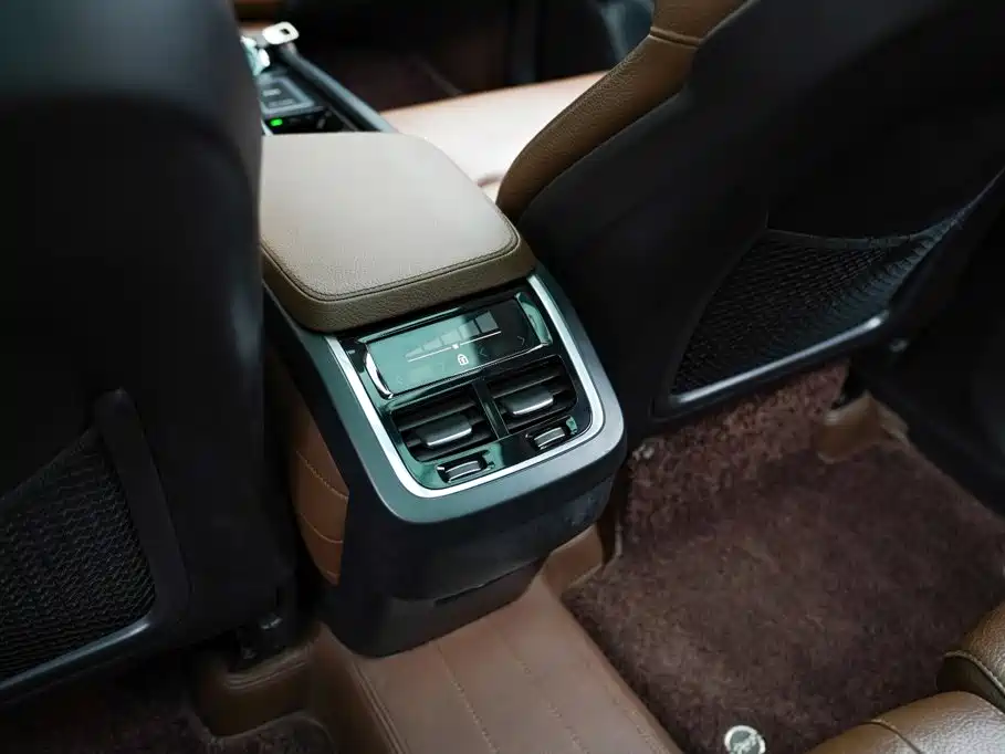 Volvo XC90 — фото 14