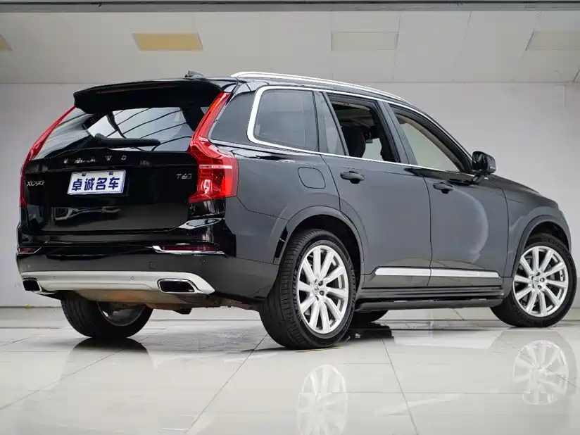 Volvo XC90 — фото 18