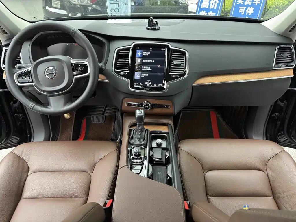 Volvo XC90 — фото 11