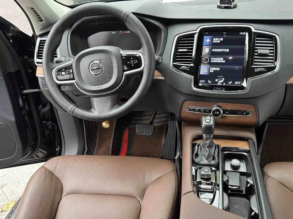 Volvo XC90 — фото 13