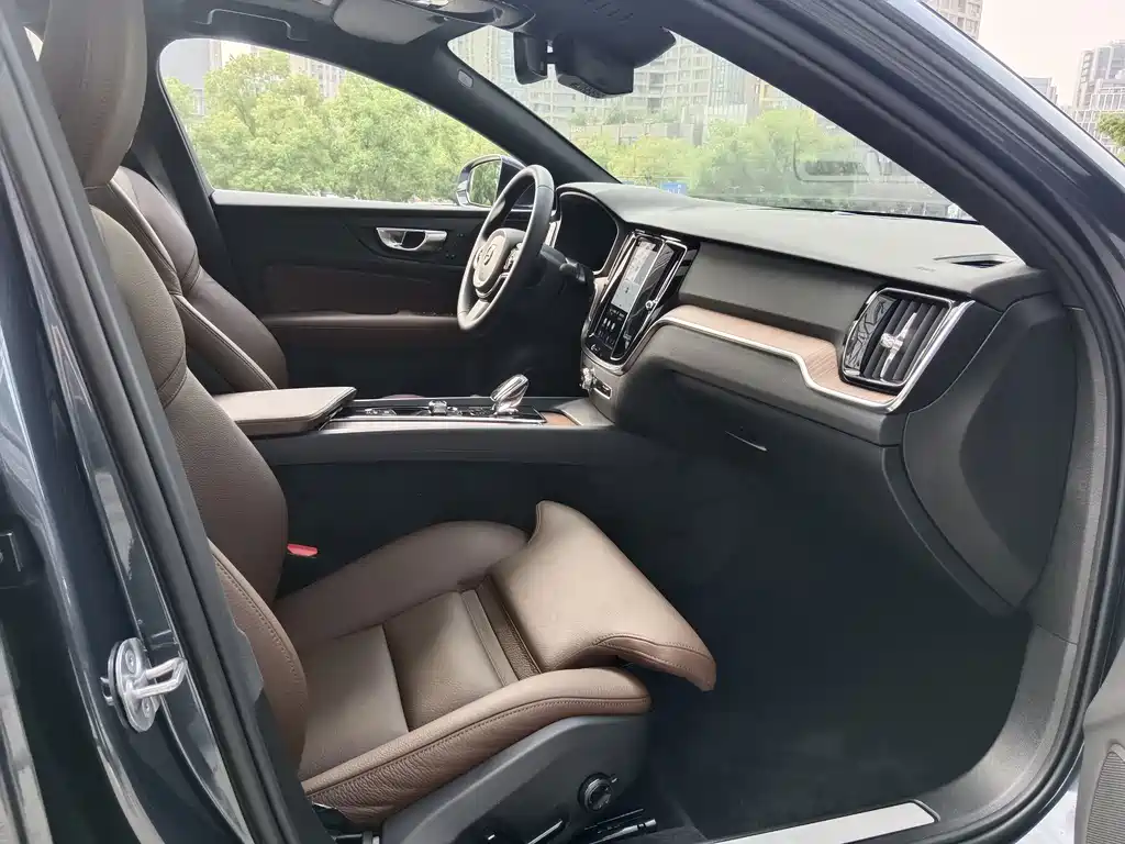 Volvo S60 — фото 13