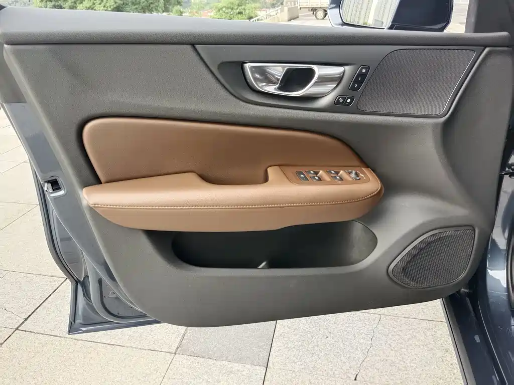 Volvo S60 — фото 14