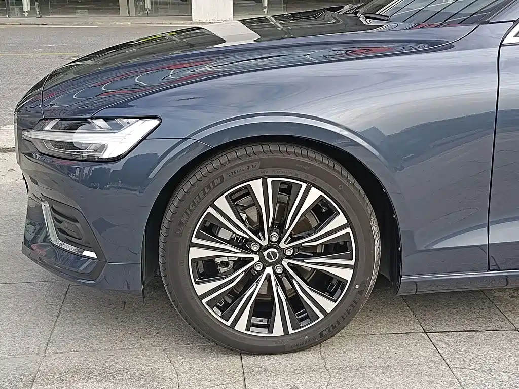Volvo S60 — фото 4