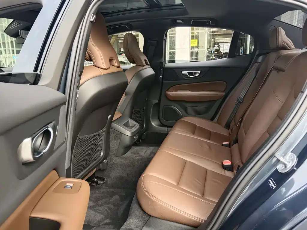 Volvo S60 — фото 10