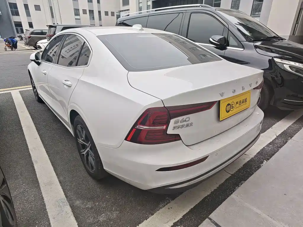 Volvo S60 — фото 4
