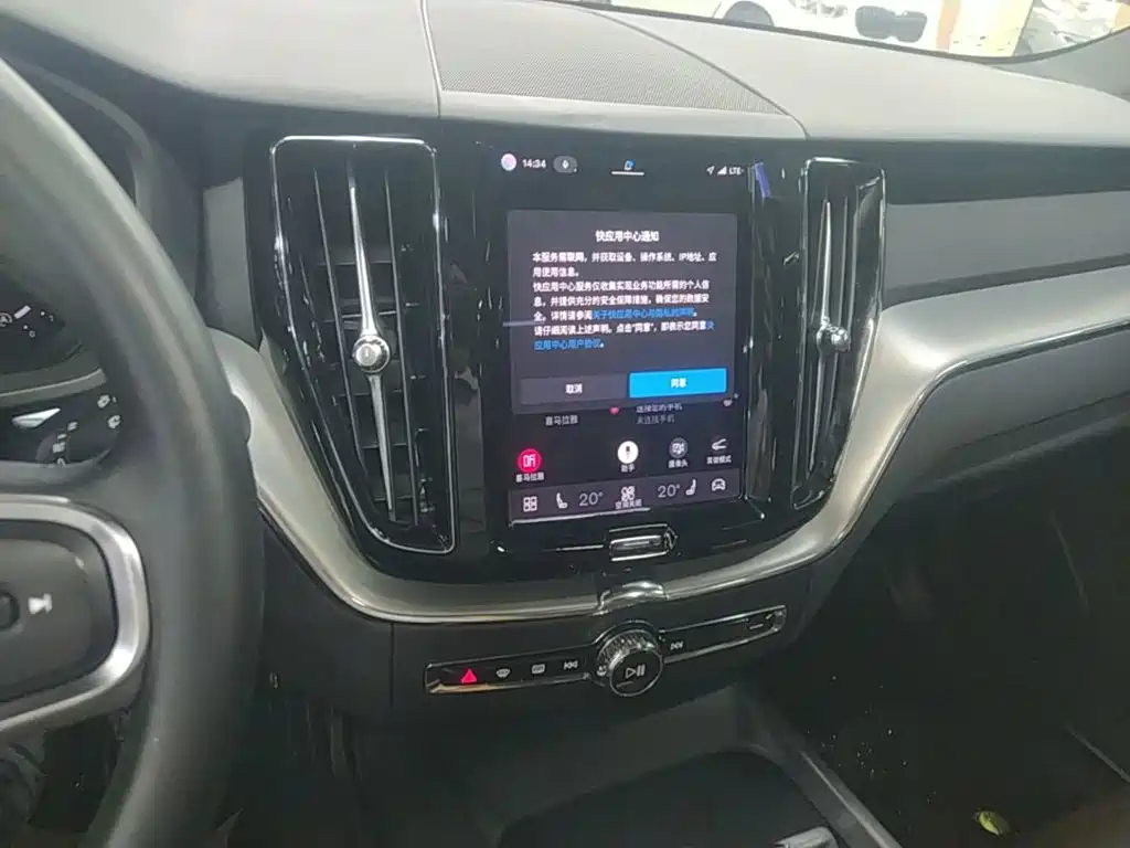 Volvo XC60 — фото 13