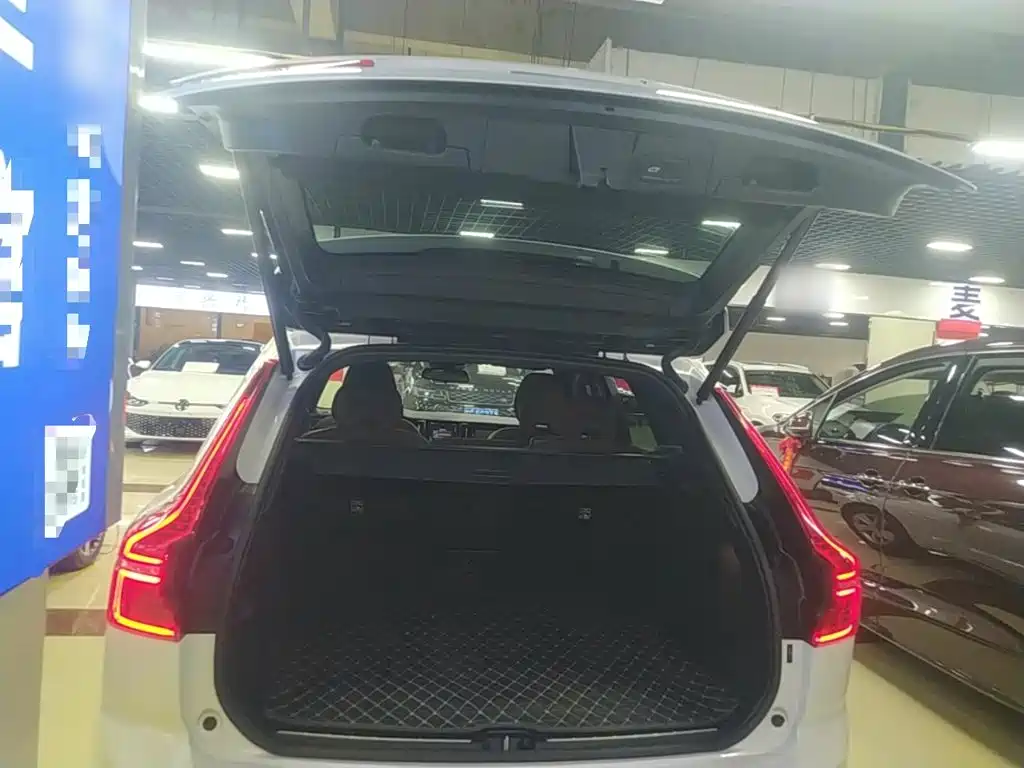 Volvo XC60 — фото 19