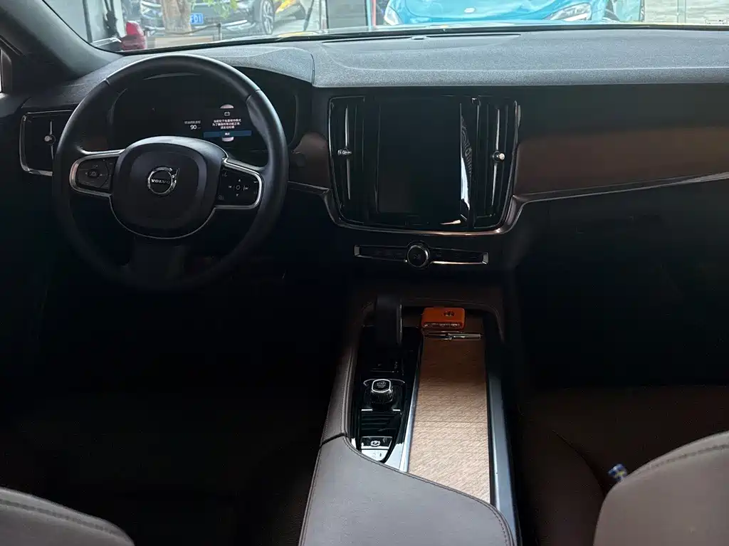 Volvo S90 — фото 7