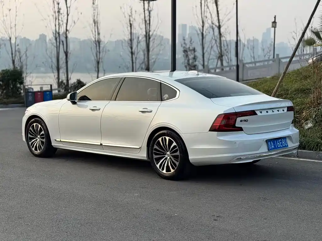 Volvo S90 — фото 4