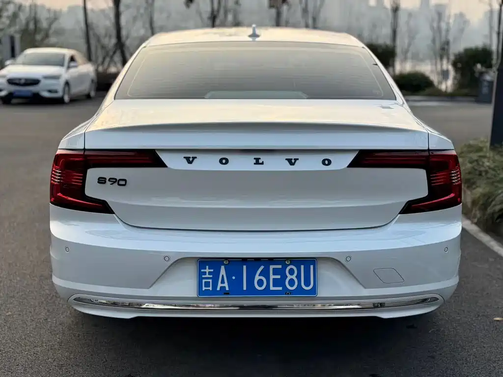 Volvo S90 — фото 5