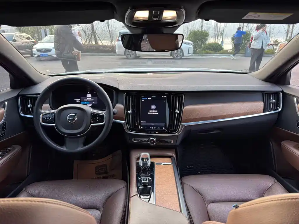 Volvo S90 — фото 9
