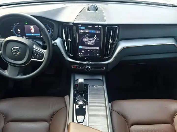 Volvo XC60 — фото 4