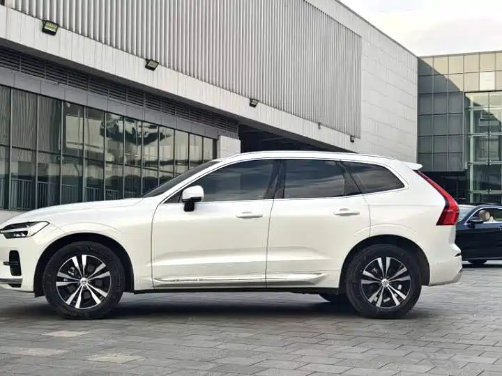 Volvo XC60 — фото 8