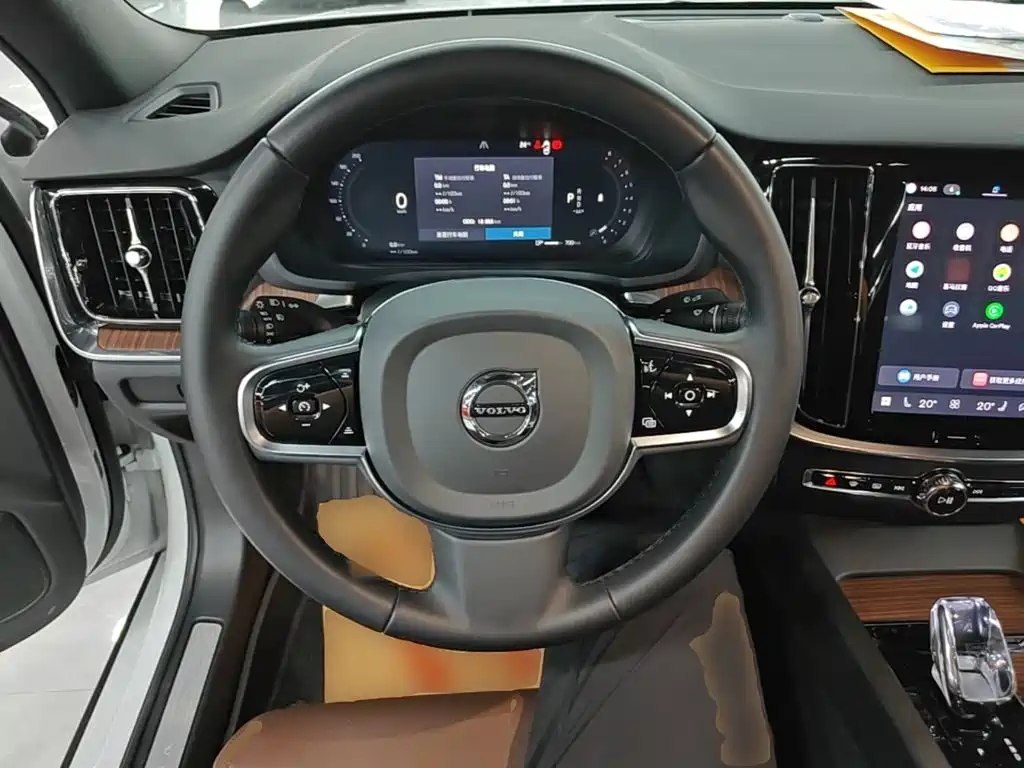 Volvo S60 — фото 11