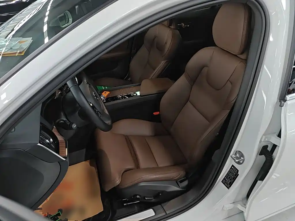 Volvo S60 — фото 15