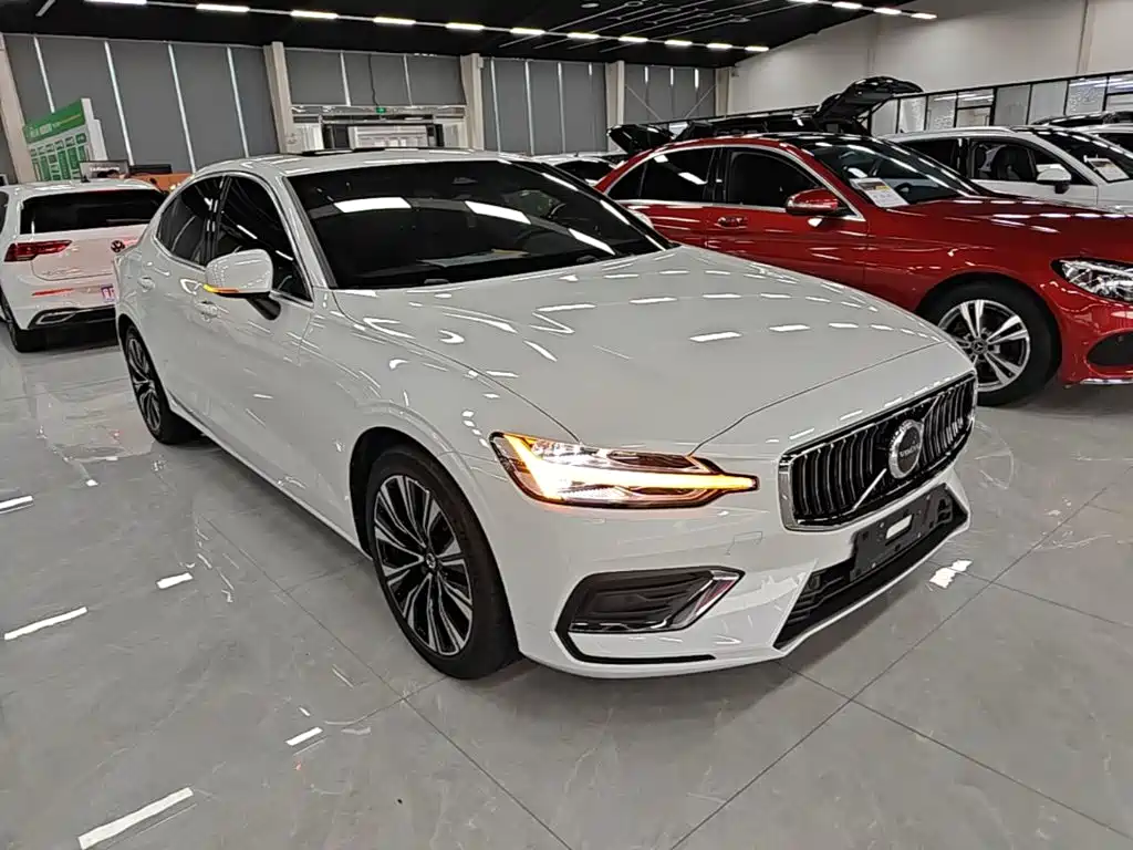 Volvo S60 — фото 4