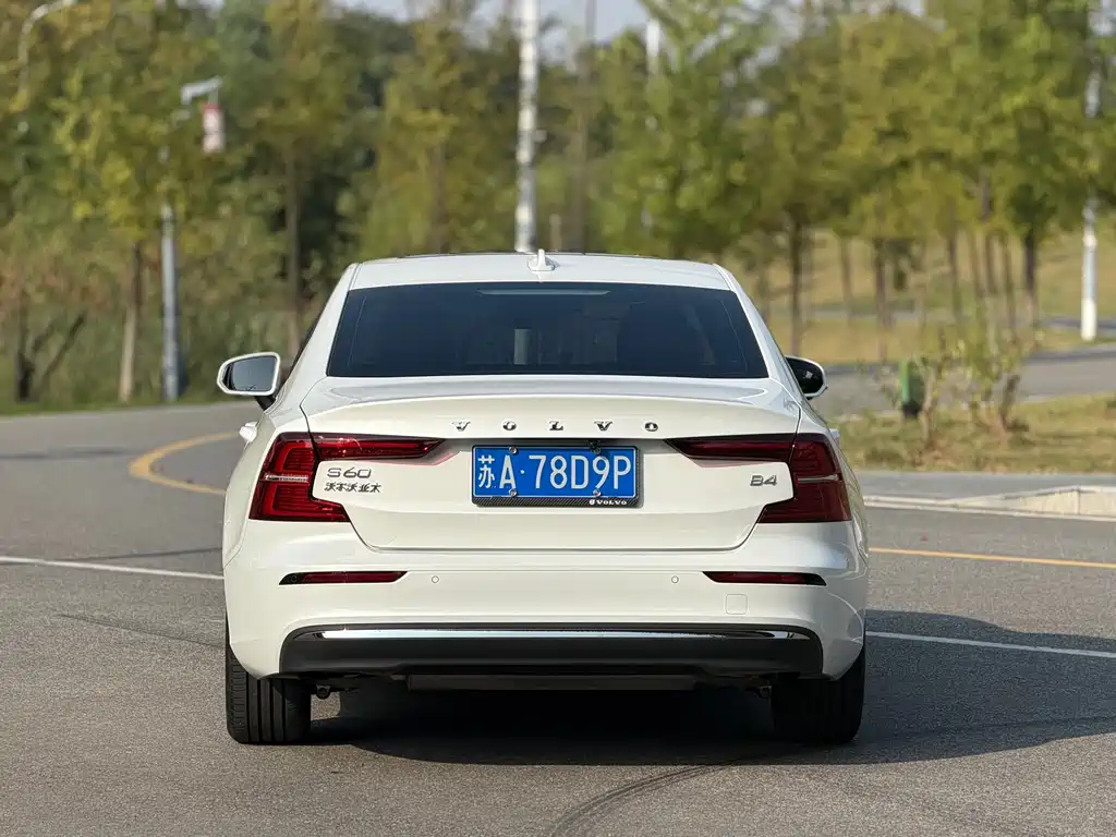 Volvo S60 — фото 13