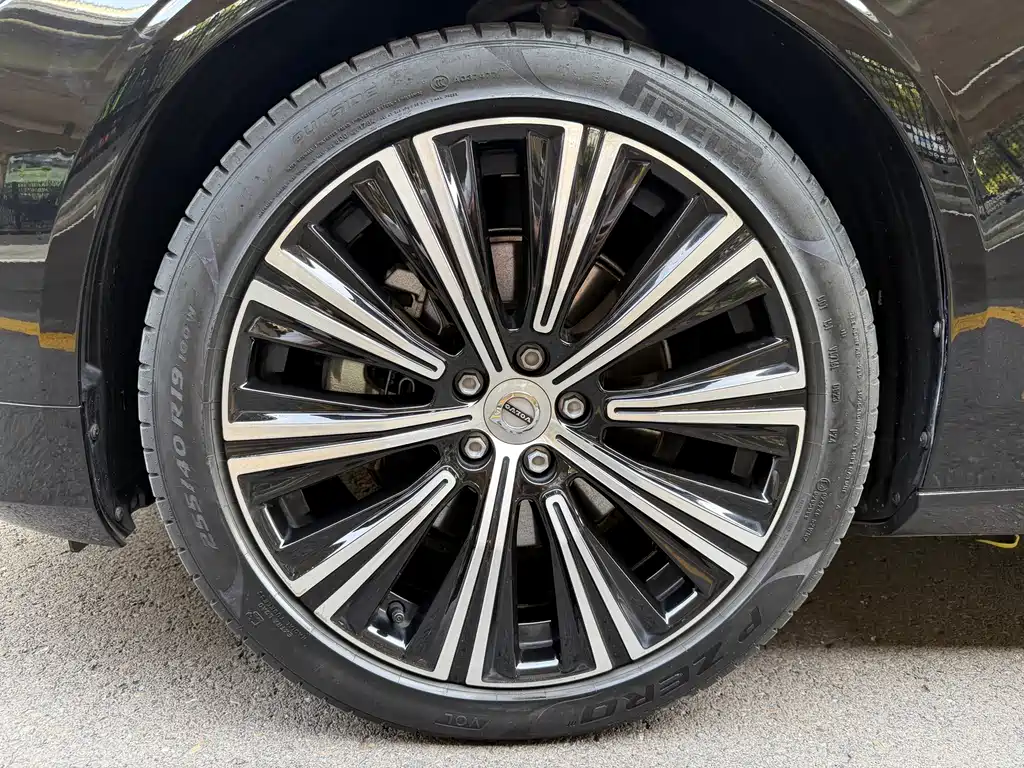 Volvo S90 — фото 15