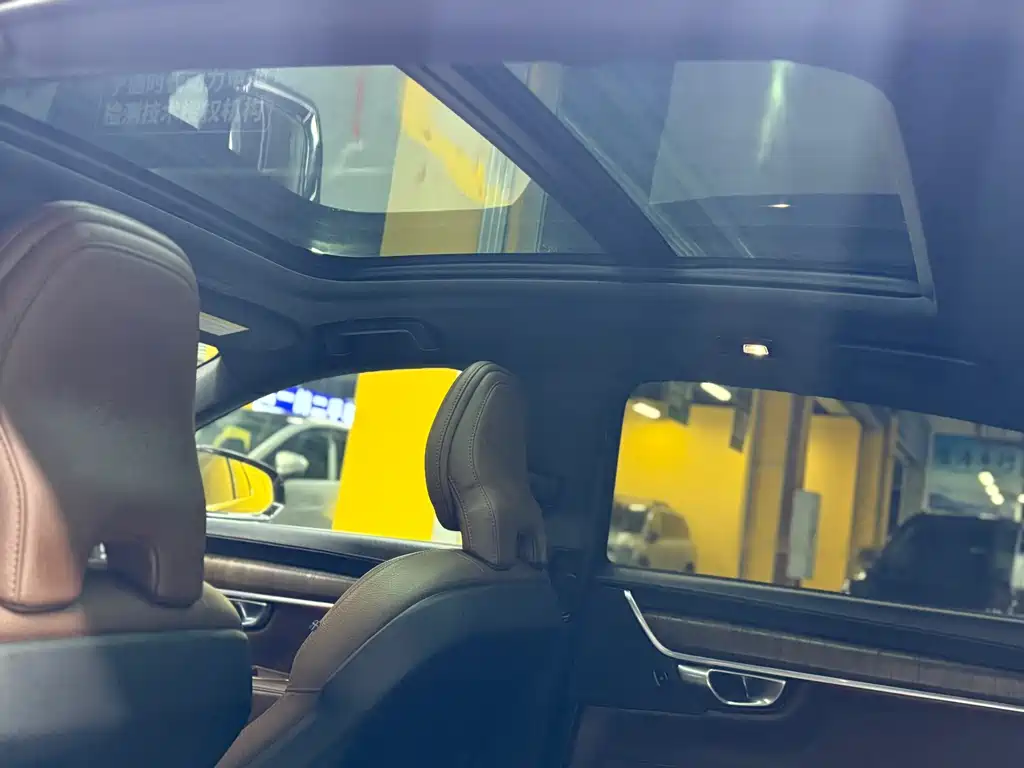 Volvo S90 — фото 28