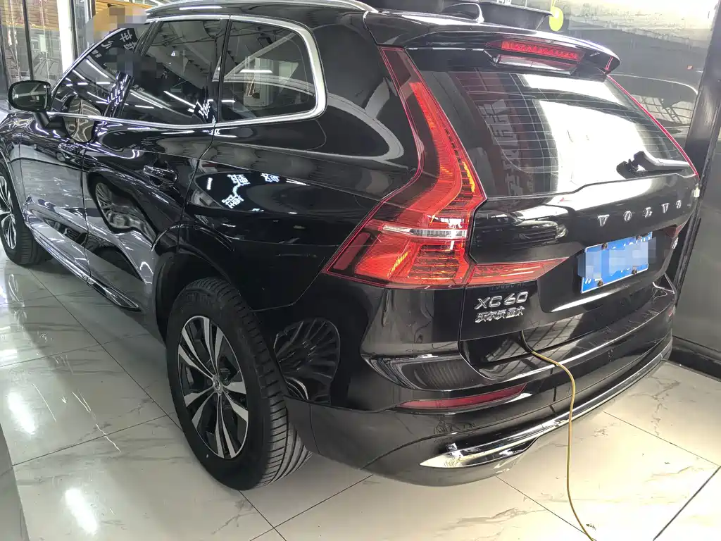 Volvo XC60 — фото 4