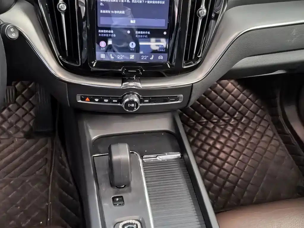 Volvo XC60 — фото 9